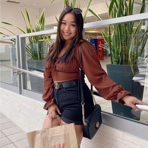 Meet your Posher, Eh paw